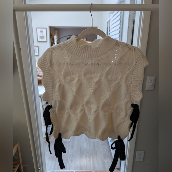 Mable Sweaters - Mable Sleeveless Sweater With Tie Detail
